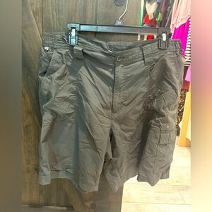 Men's charcoal Columbia size 36 fishing shorts